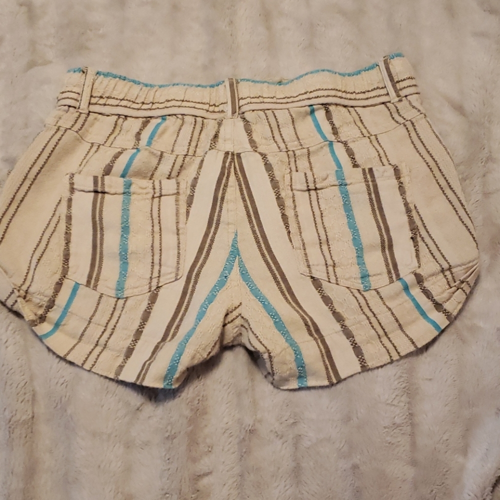 Shorts - Picture 2 of 3